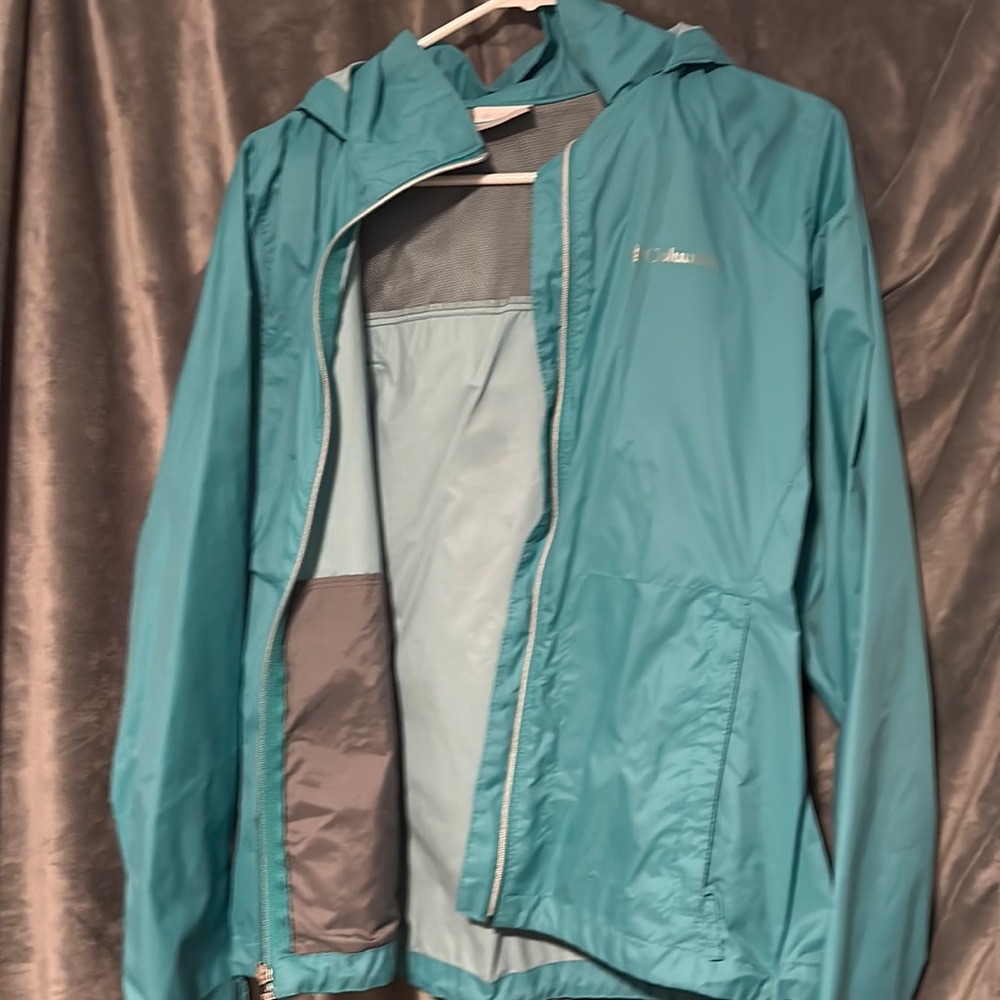 Columbia rain coat with hood